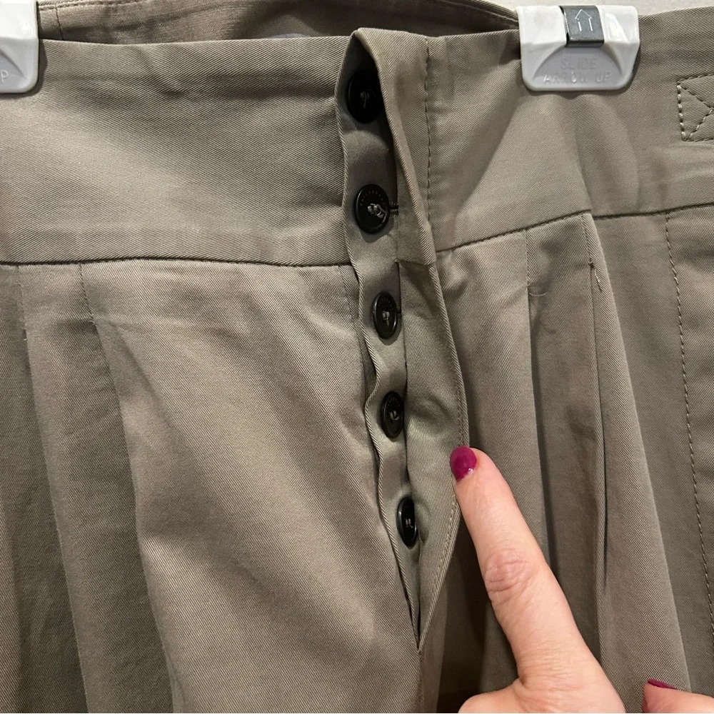 Philosophy by Alberta Ferretti Khaki Pleated Skirt with Buckle Details. Size 6